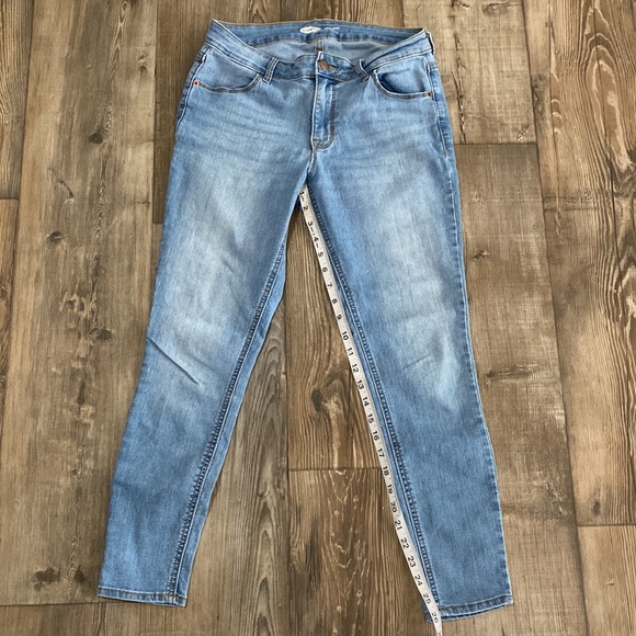 Old Navy Super Skinny Ankle Jeans - Picture 4 of 7